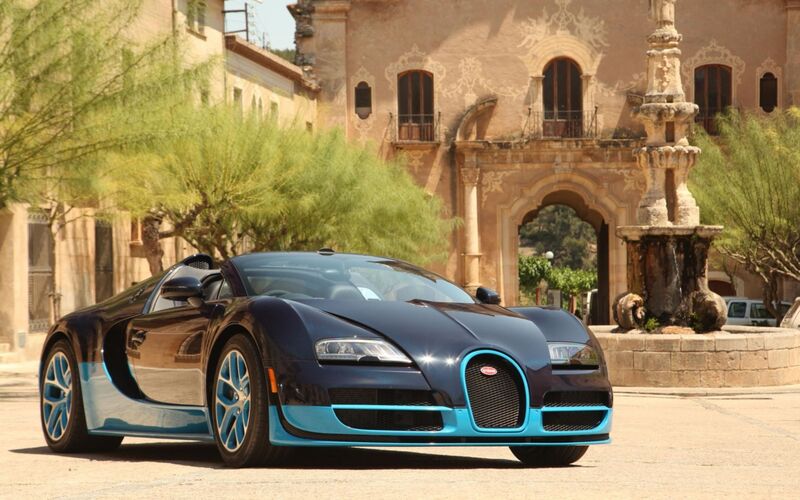 Bugatti veyron two blues